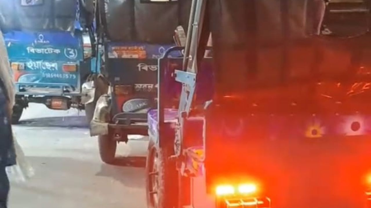বর্তমান জ্বালানি সংকটে অটোরিকশা বিদ্যুৎ অপচয়ের একটি মাধ্যম?