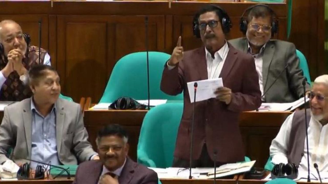 মুক্তিযুদ্ধের আদর্শ রক্ষায় আপসহীন থাকার আহ্বান সংসদে ফজলুর রহমানের