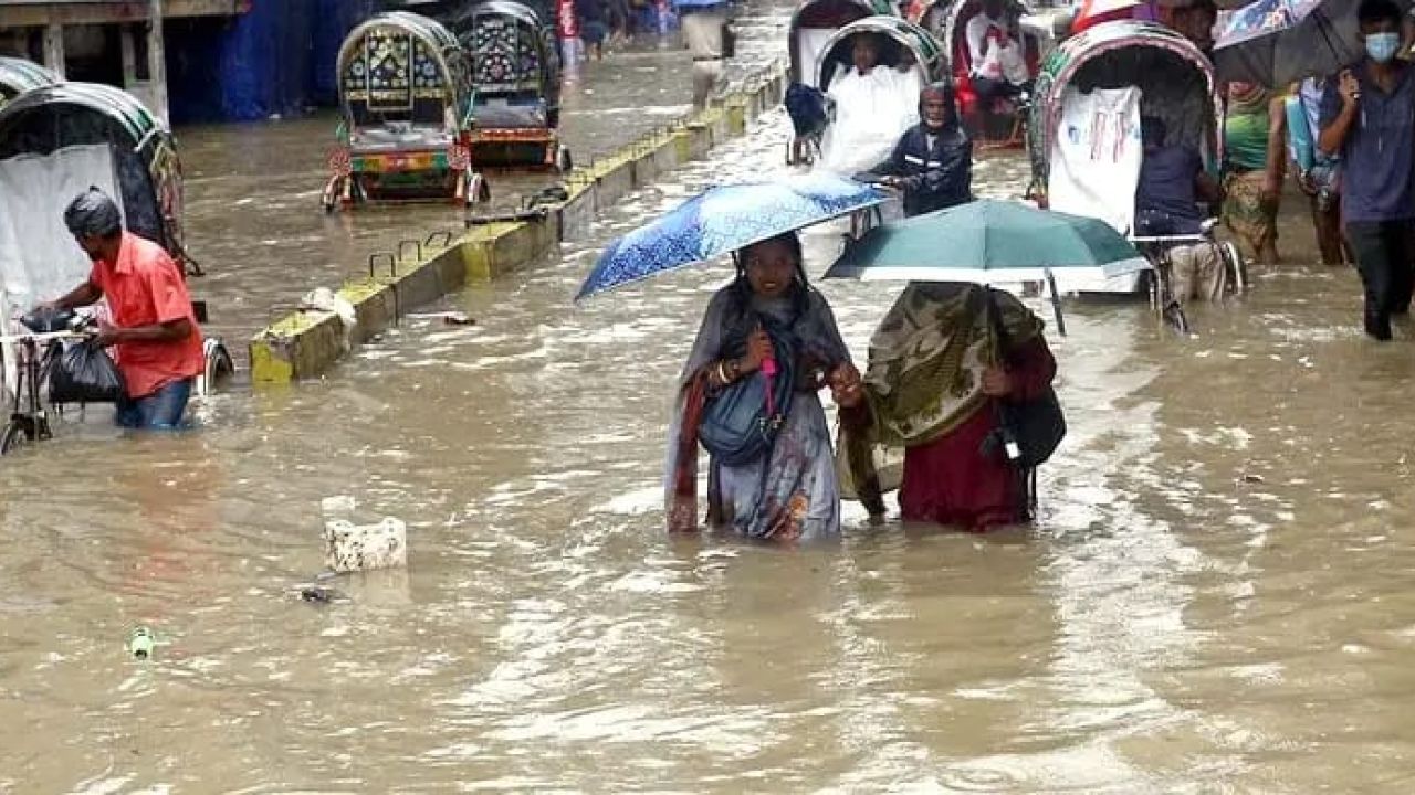 চট্টগ্রামে জলাবদ্ধতার ভয়াবহ পরিস্থিতি।
