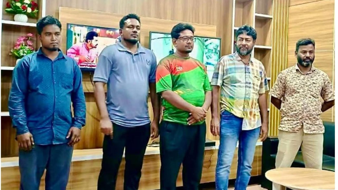 কুষ্টিয়ায় মাদক ব্যবসায়ীকে ছাড়াতে থানায় তদবির: জামায়াত-বিএনপির ৫ নেতা আটক